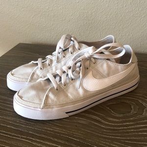 WOMEN'S NIKE COURT LEGACY CANVAS SNEAKERS